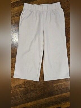 Fabletics Women's Fleece Capri Sweatpants Cream XXL Cozy Lounge Activewear